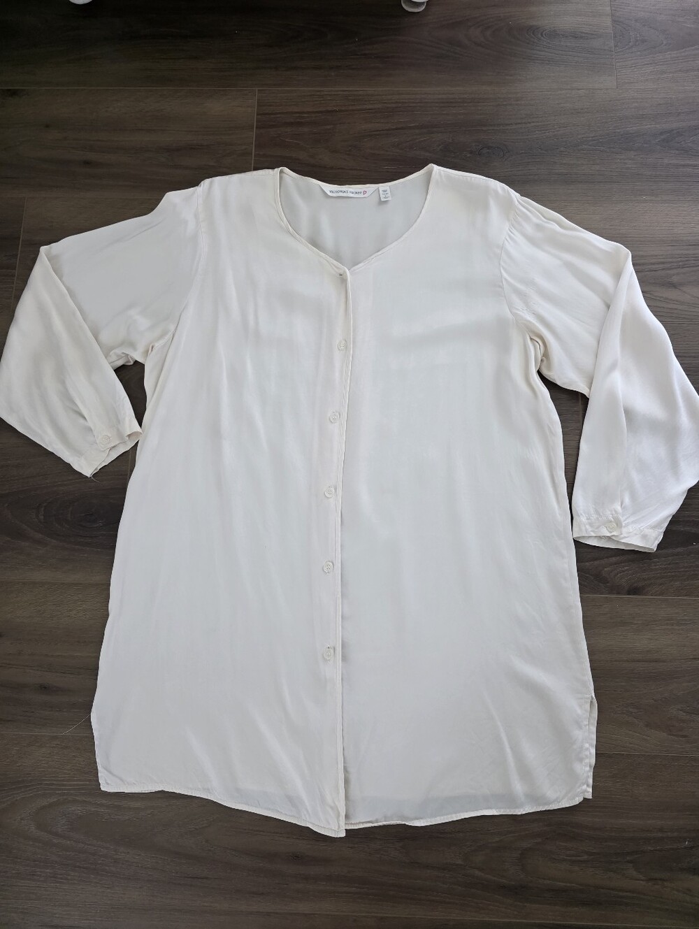 Victoria Secret 100% Silk Pajama Shirt  Cream Button-Front Long Sleeve Larhe